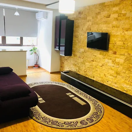 Apartment Near The Center, Subway, Mall And Park *
