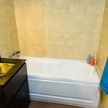 Apartment Near The Center, Subway, Mall And Park