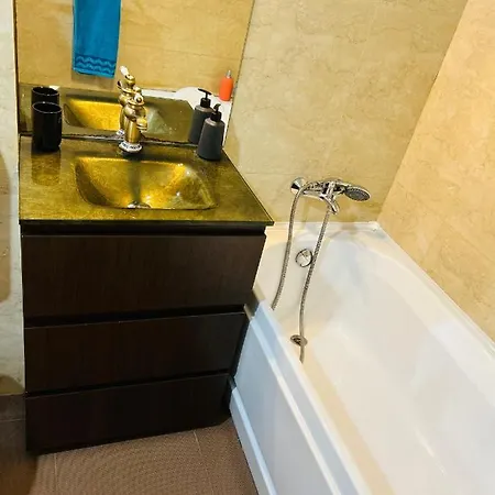 Near The Center, Subway, Mall And Park Apartment Bucharest